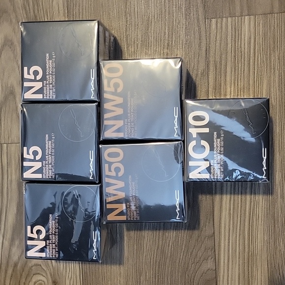 MAC Studio Fix Powder Plus Foundation - Picture 1 of 2